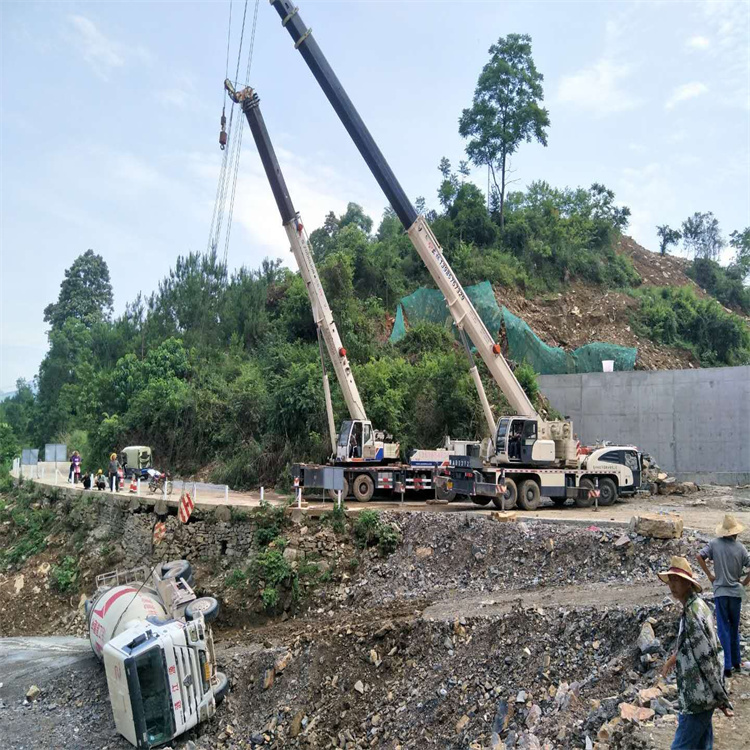 西沙汽车掉沟里叫吊车救援要多少钱